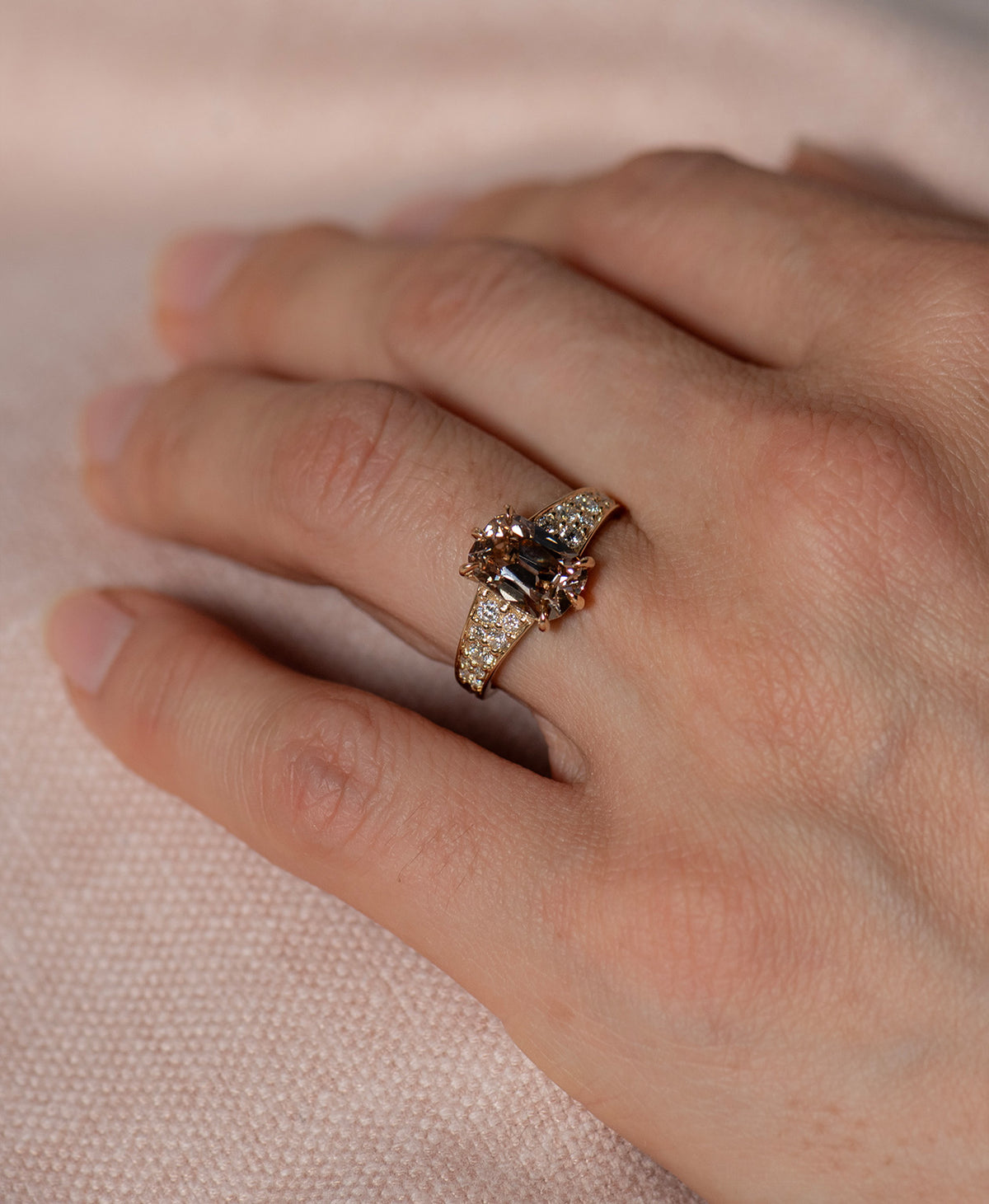 One of a Kind 529 - 18k Yellow Gold, Champagne Diamond