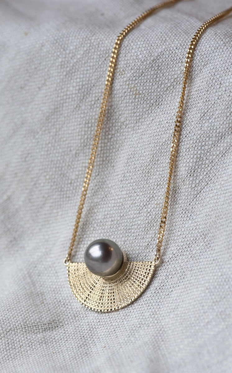 Bespoke 162 - 18k Yellow Gold, Pearl