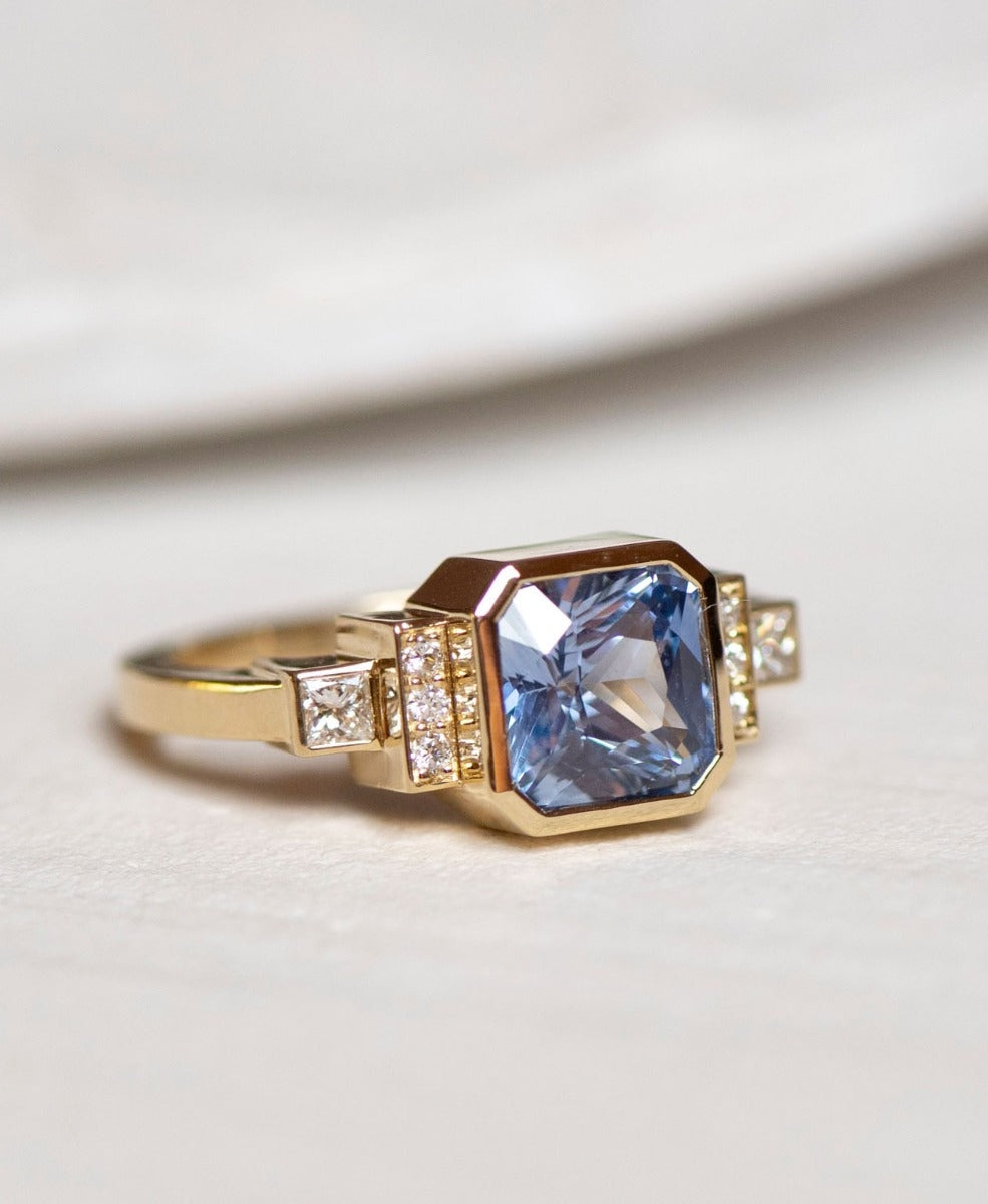 Bespoke 202 - 18k Yellow Gold, Sapphire