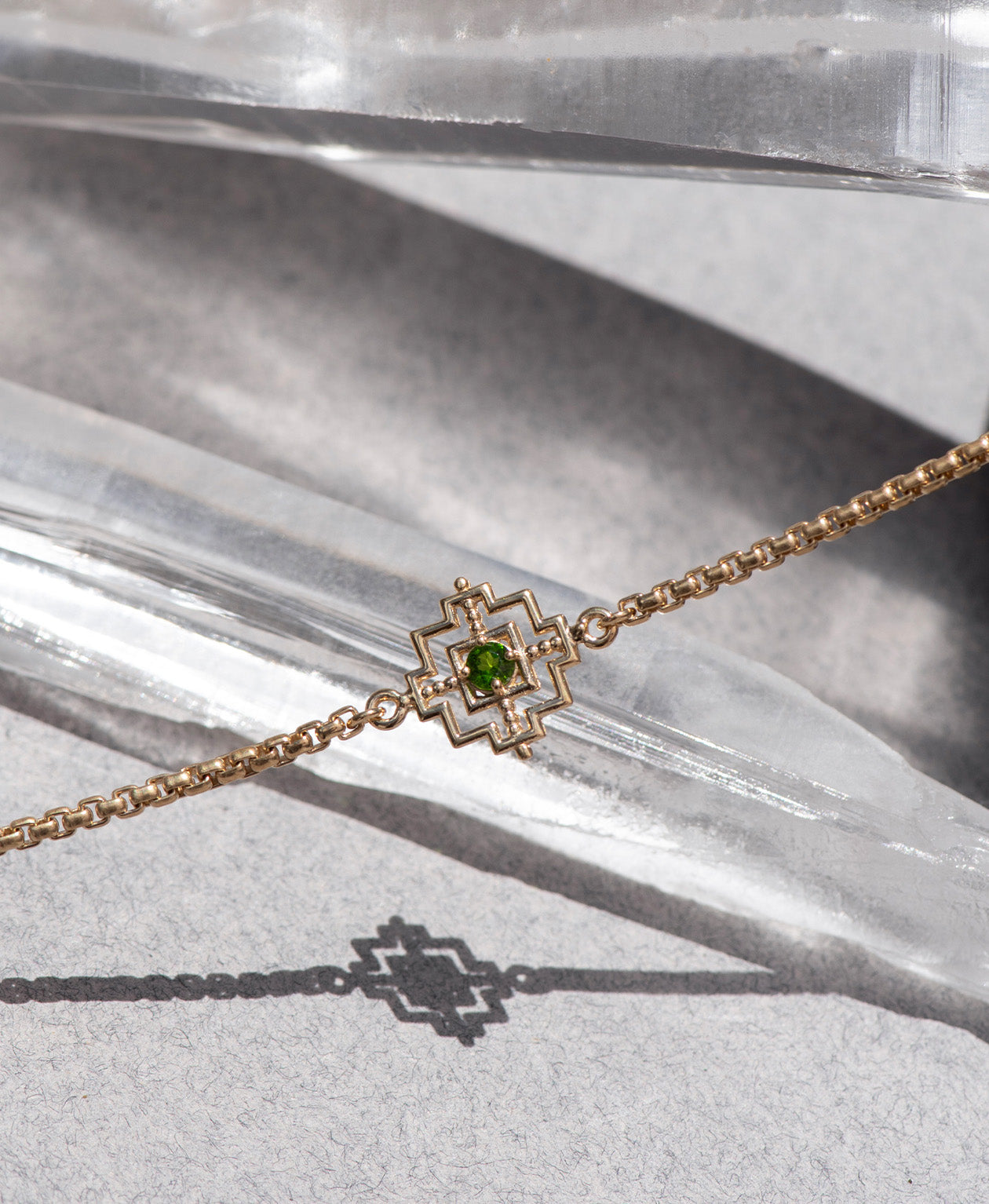 Centred Bracelet - 22k Gold Vermeil, Chrome Diopside