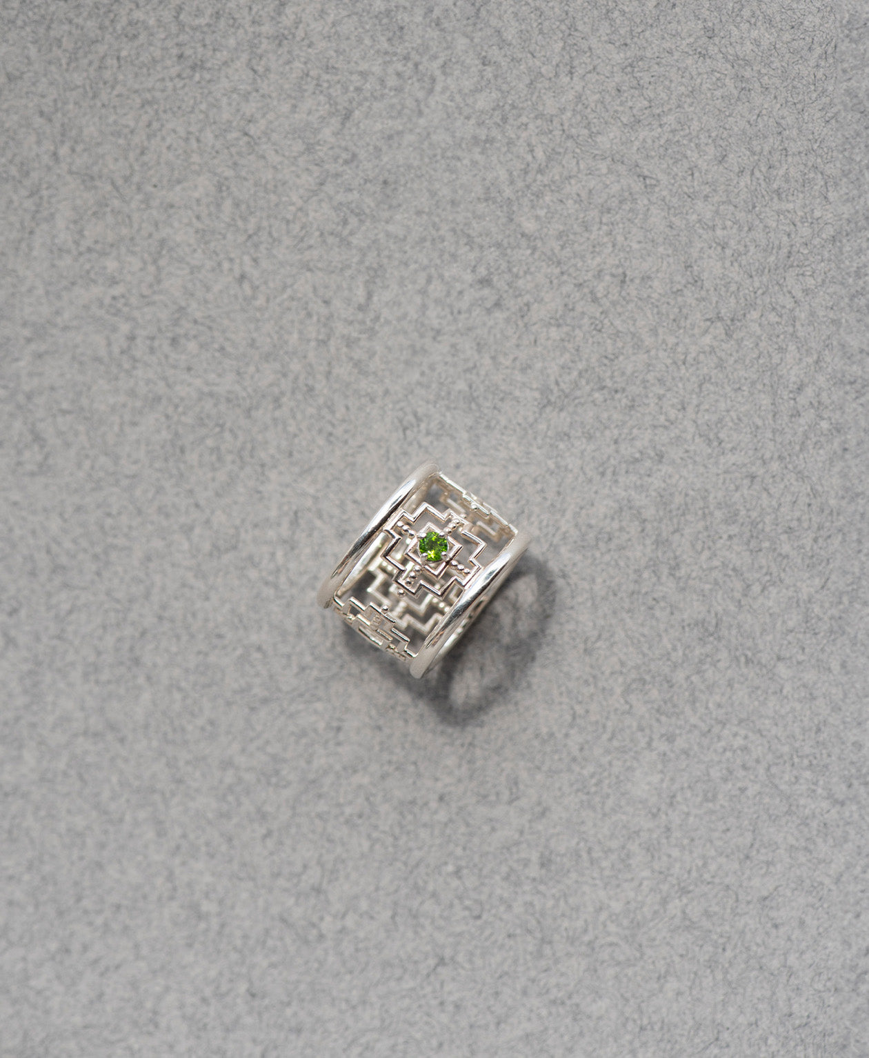 Centred Ring - 925 Sterling Silver, Chrome Diopside