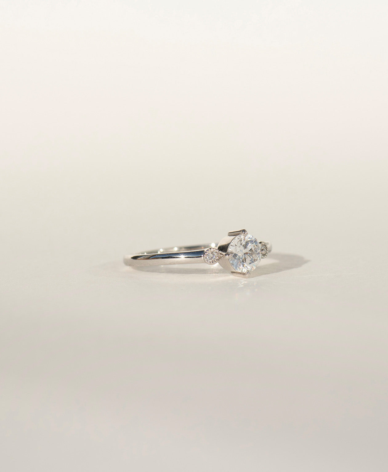 Claridad Engagement Ring - Platinum, Round Brilliant Cut Diamond 0.50 carat