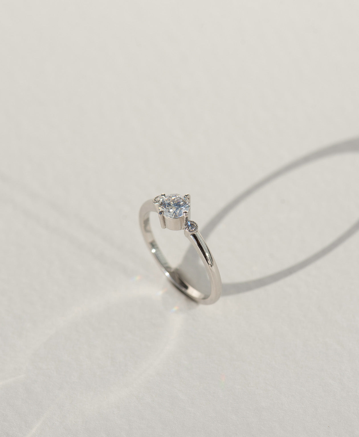 Claridad Engagement Ring - Platinum, Round Brilliant Cut Diamond 0.50 carat