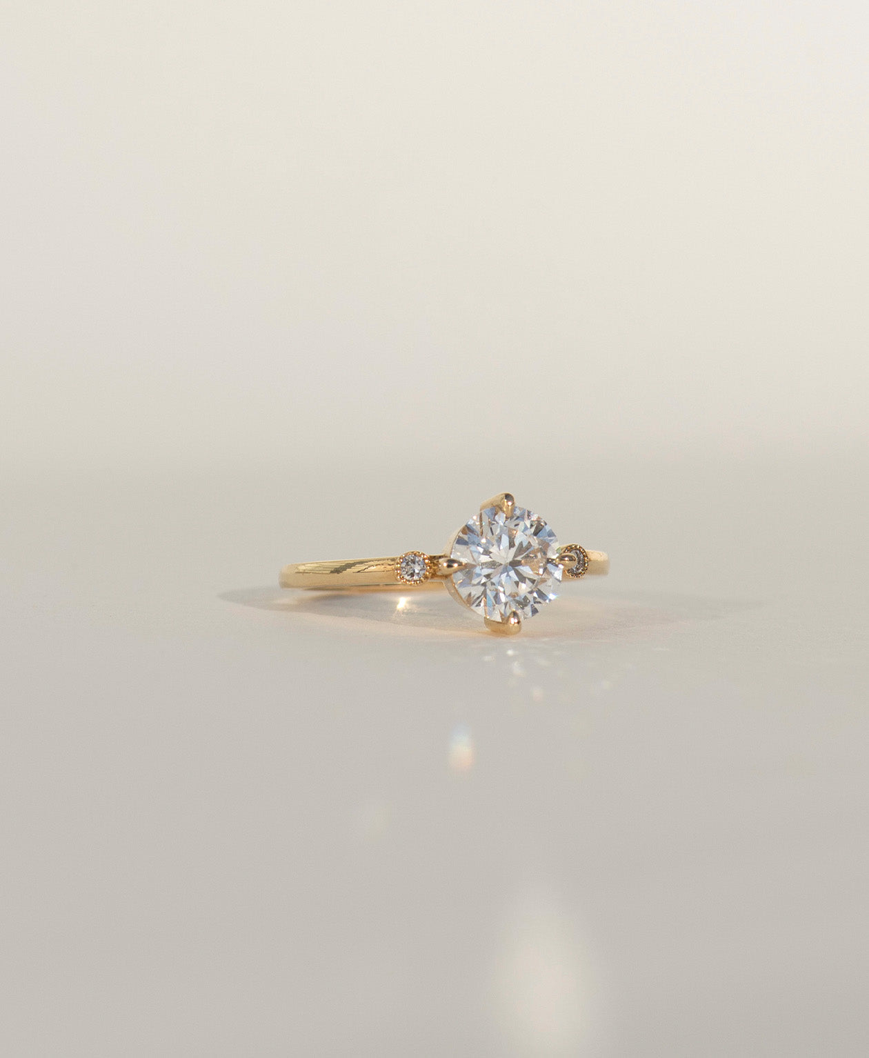 Claridad Engagement Ring - 18k Yellow Gold, Round Brilliant Cut Diamond 1 carat