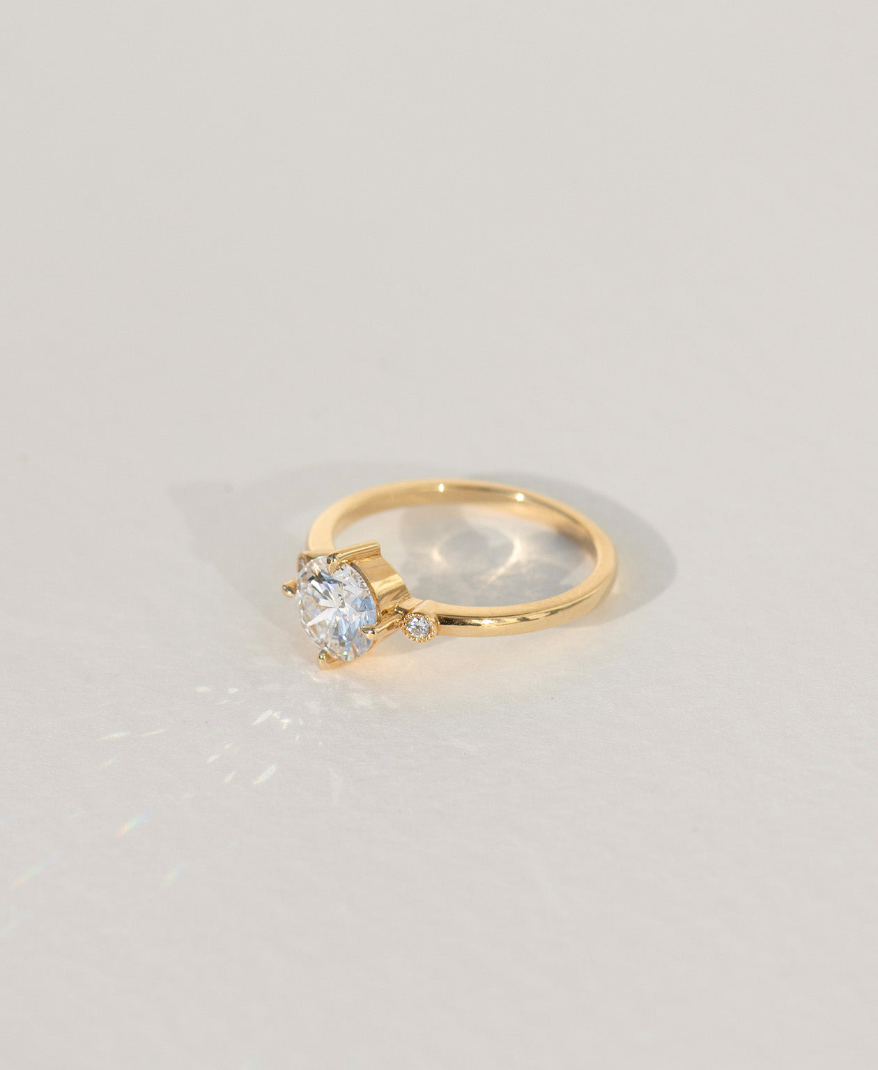 Claridad Engagement Ring - 18k Yellow Gold, Round Brilliant Cut Diamond 1 carat