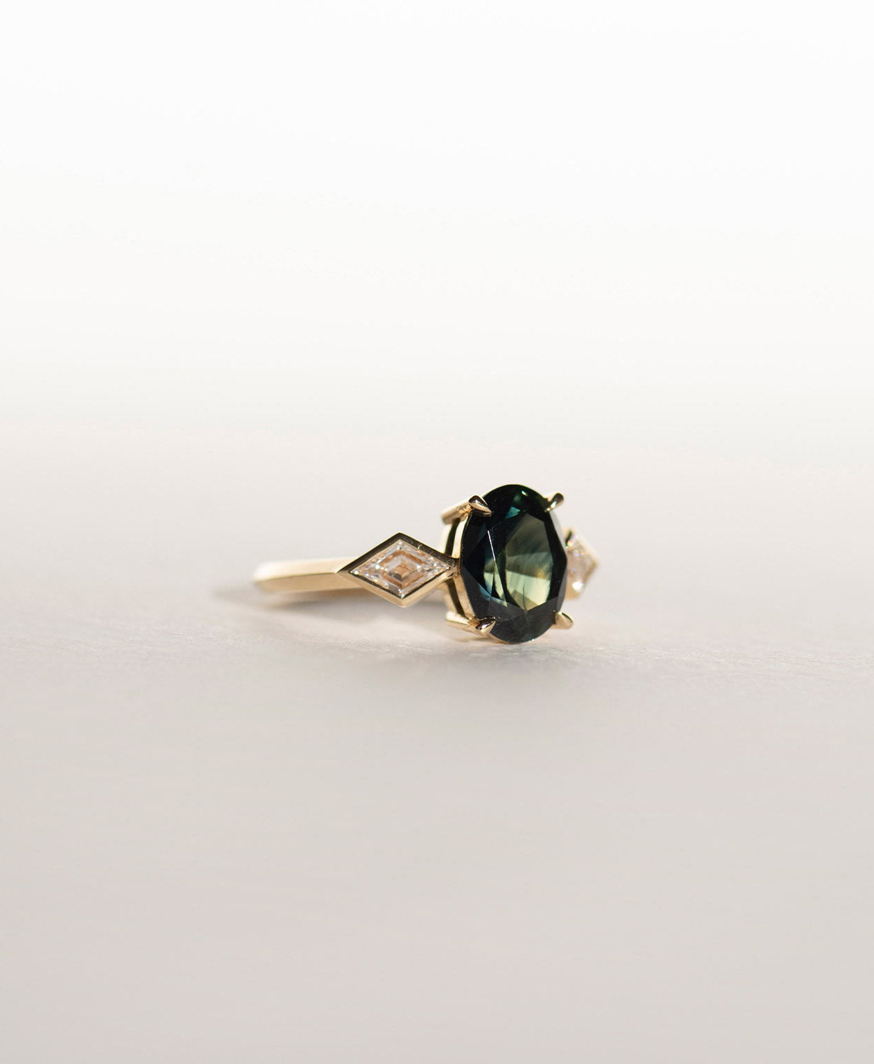 Cyra Engagement Ring - 18k Yellow Gold, Oval Cut Teal Sapphire 3.21 carat