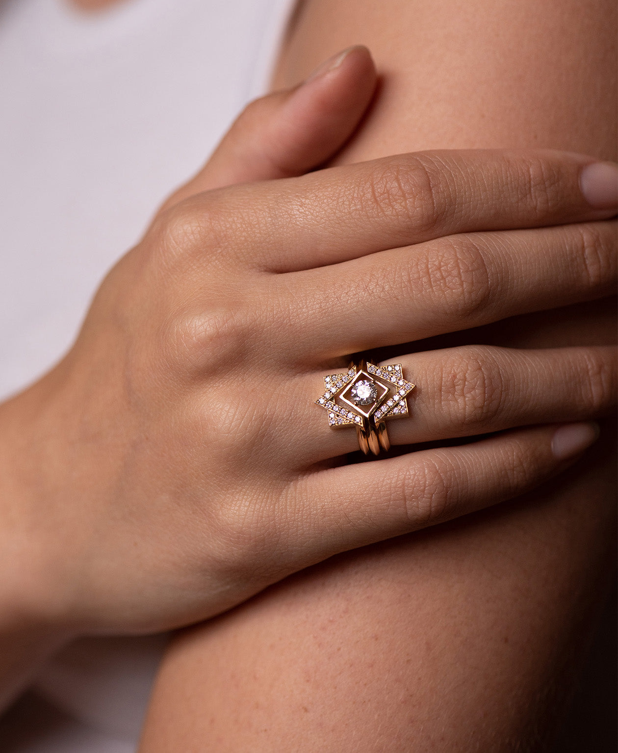 Deco Wedding Band - 18k Yellow Gold, Diamond
