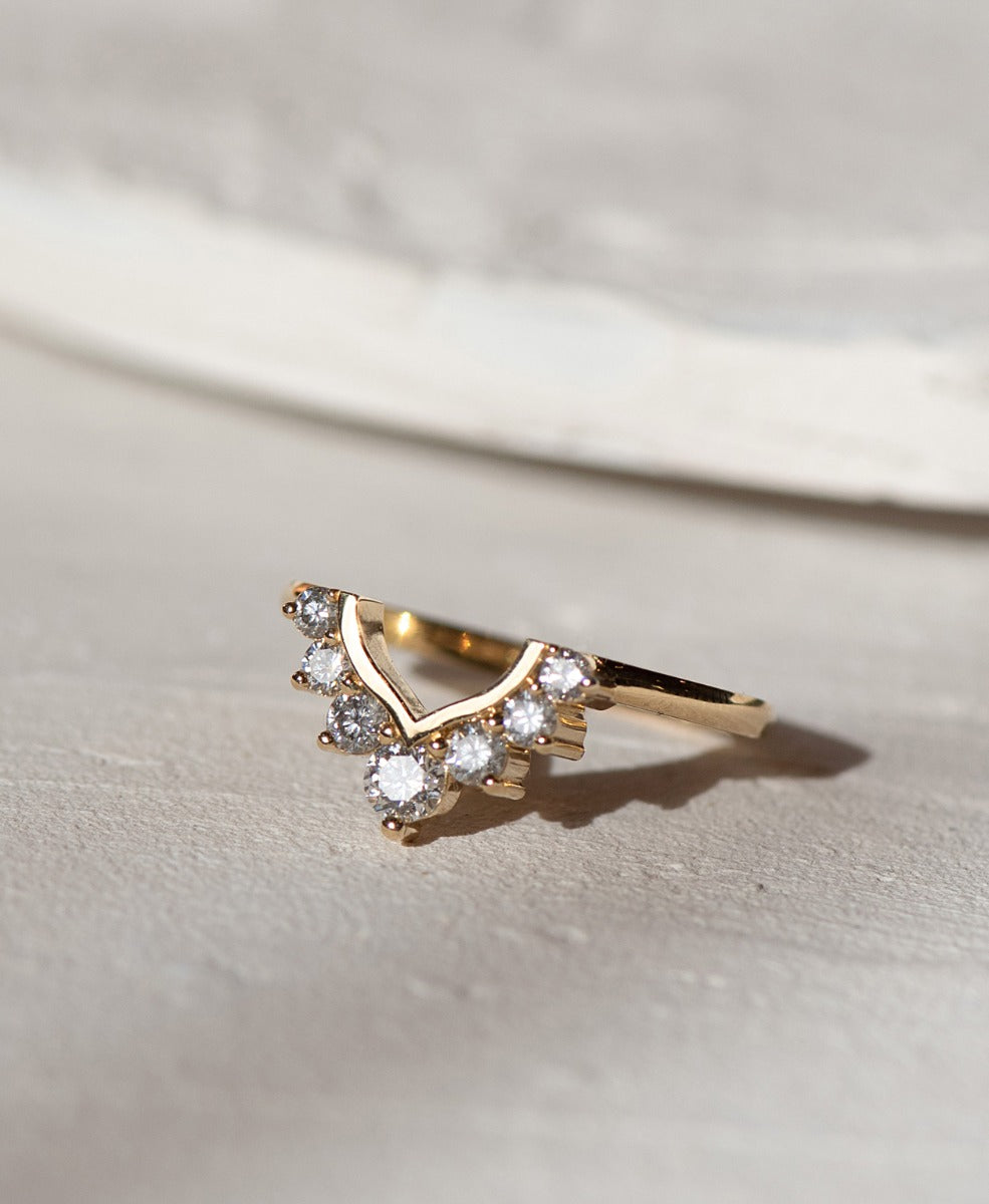 Grand Graduated Iris Wedding Band - 18k Yellow Gold, Diamond