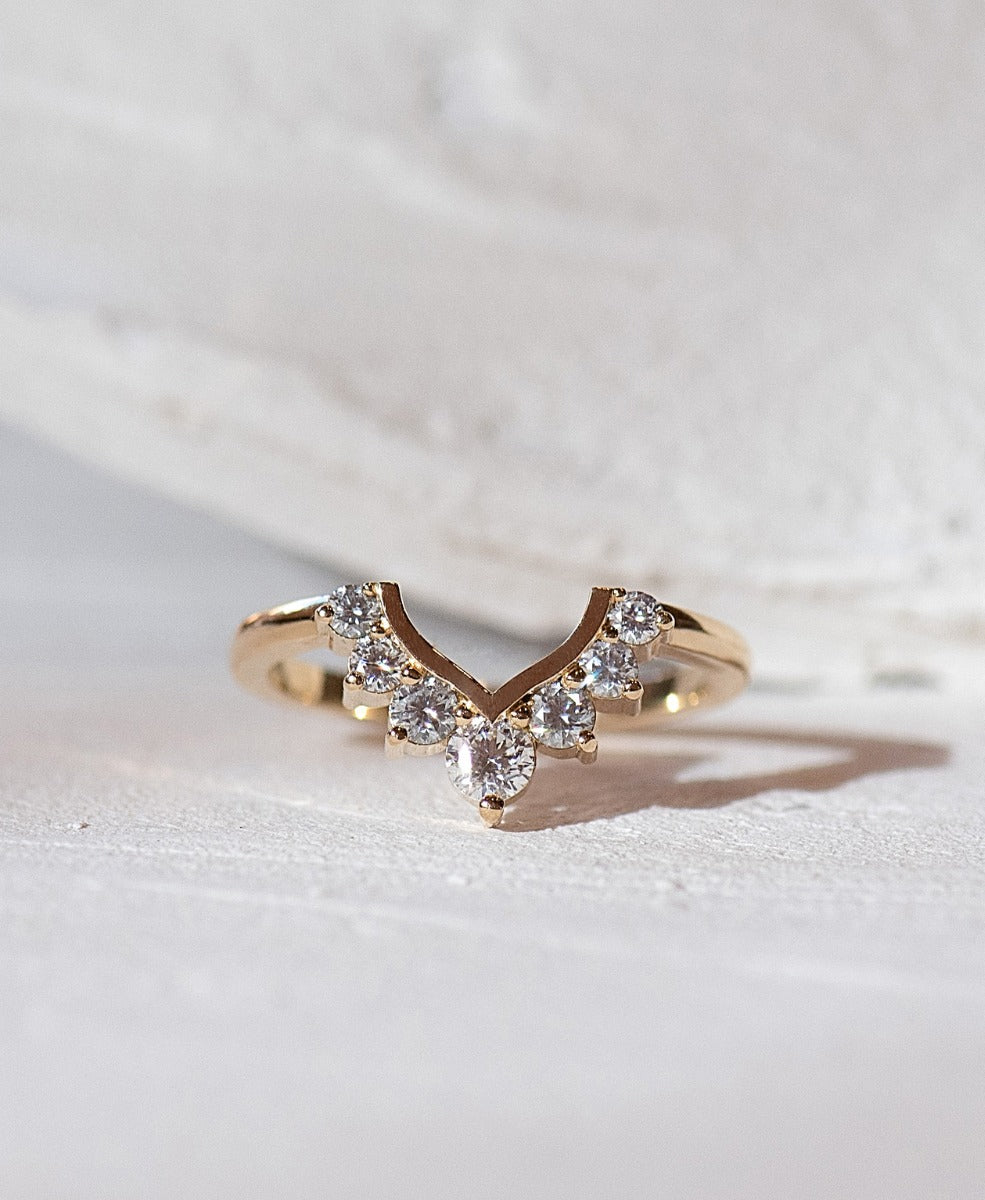 Grand Graduated Iris Wedding Band - 18k Yellow Gold, Diamond