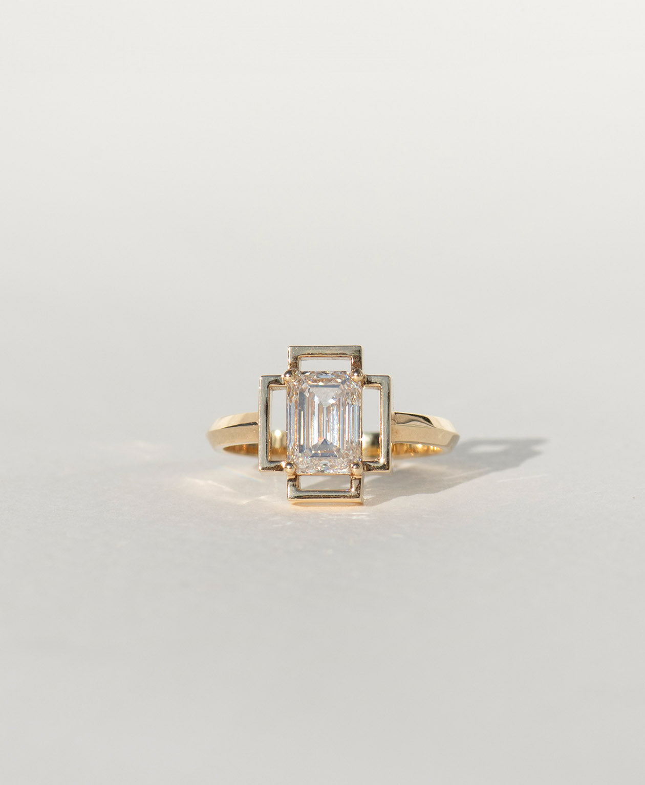 Holos Engagement Ring 18k Yellow Gold, Emerald Cut Diamond