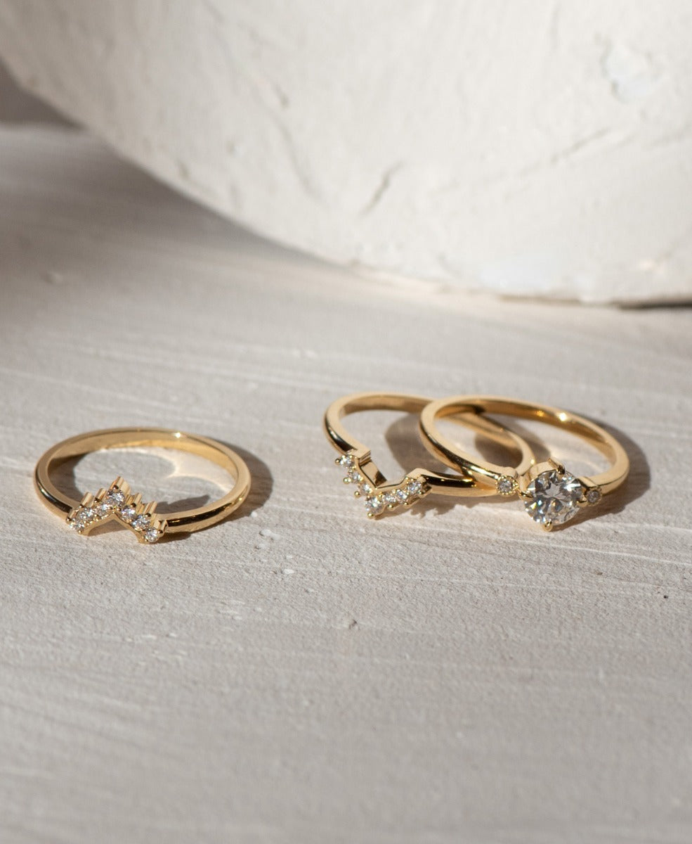 Mini Graduated Iris Wedding Band - 18k Yellow Gold, Diamond