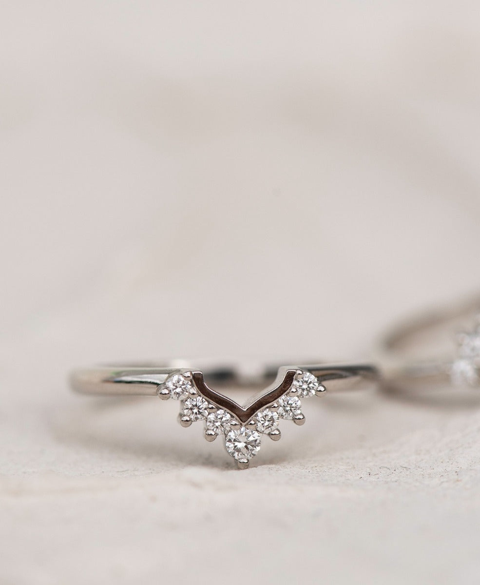Mini Graduated Iris Wedding Band - Platinum, Diamond