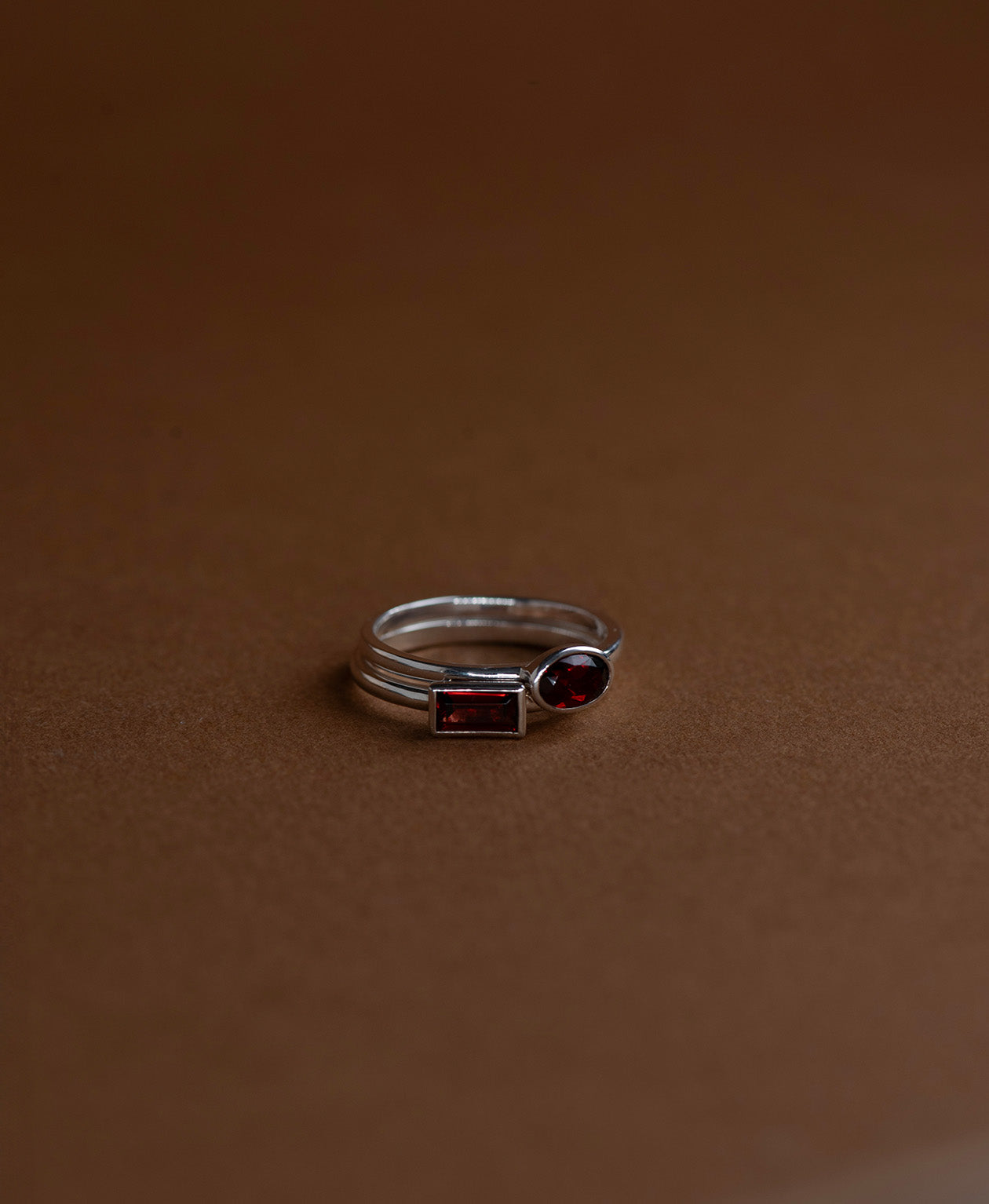 Mon Petit Stacker Ring - 925 Sterling Silver, Oval Garnet