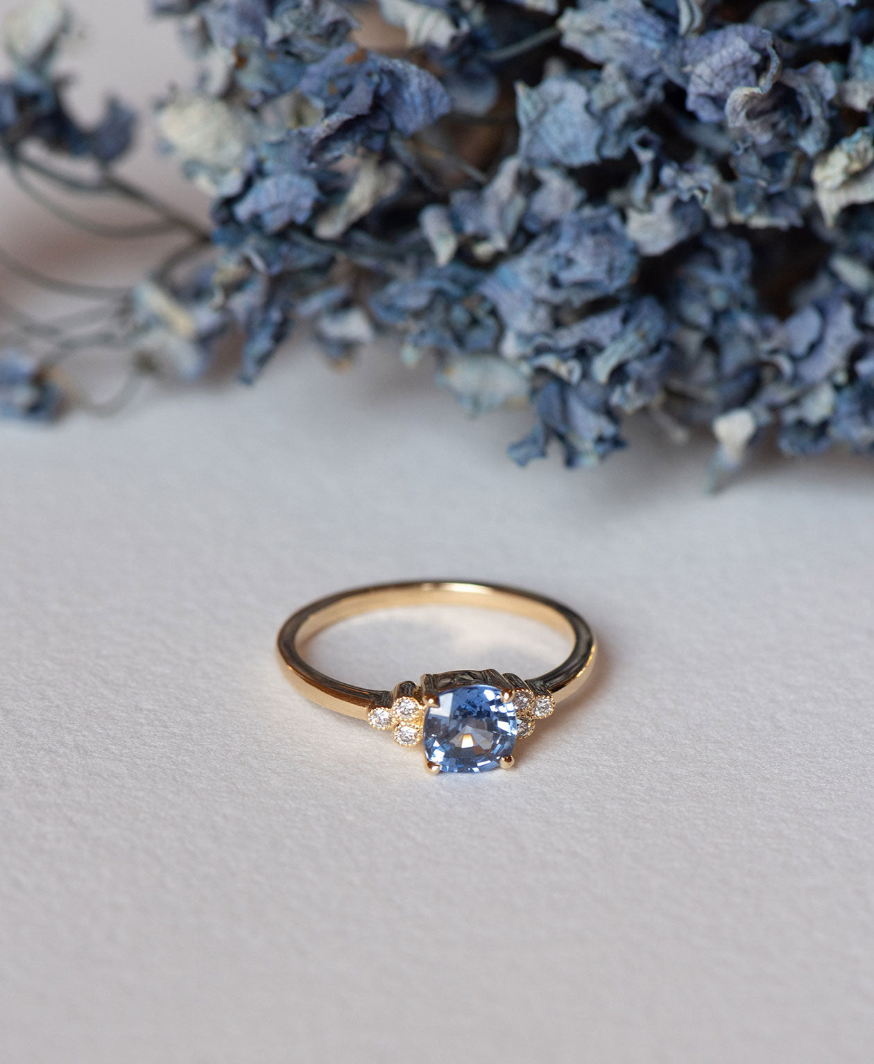 One of a Kind 257 - 18k Yellow Gold, Blue Sapphire