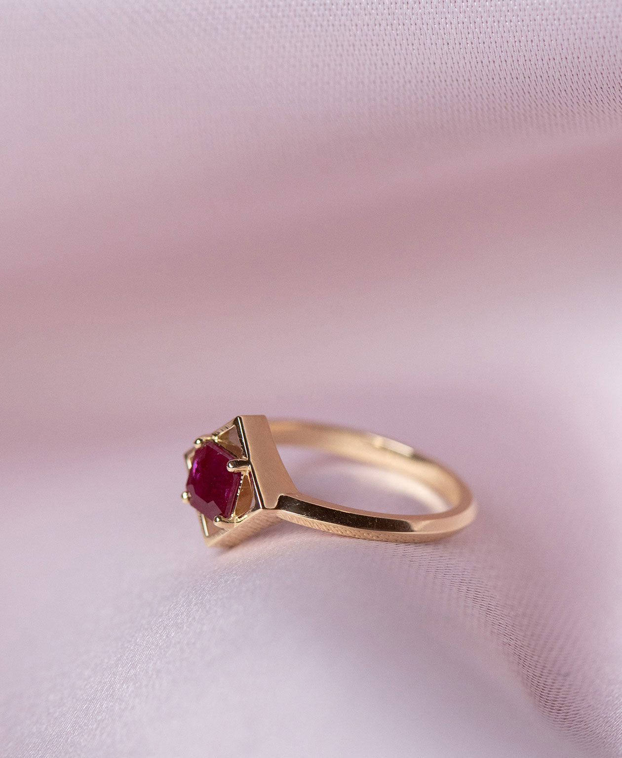 One of a Kind 280 - 18k Yellow Gold, Ruby