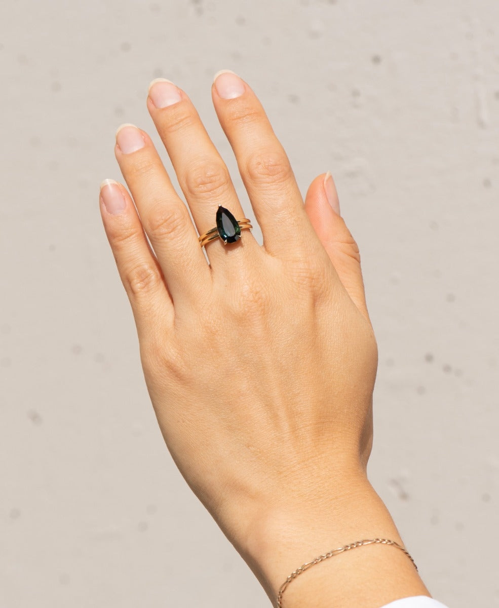 One of a Kind 411 - 18k Yellow Gold, Green Sapphire