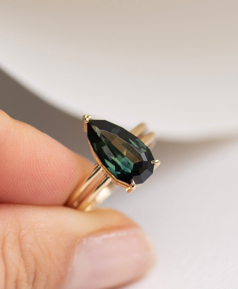 One of a Kind 411 - 18k Yellow Gold, Green Sapphire