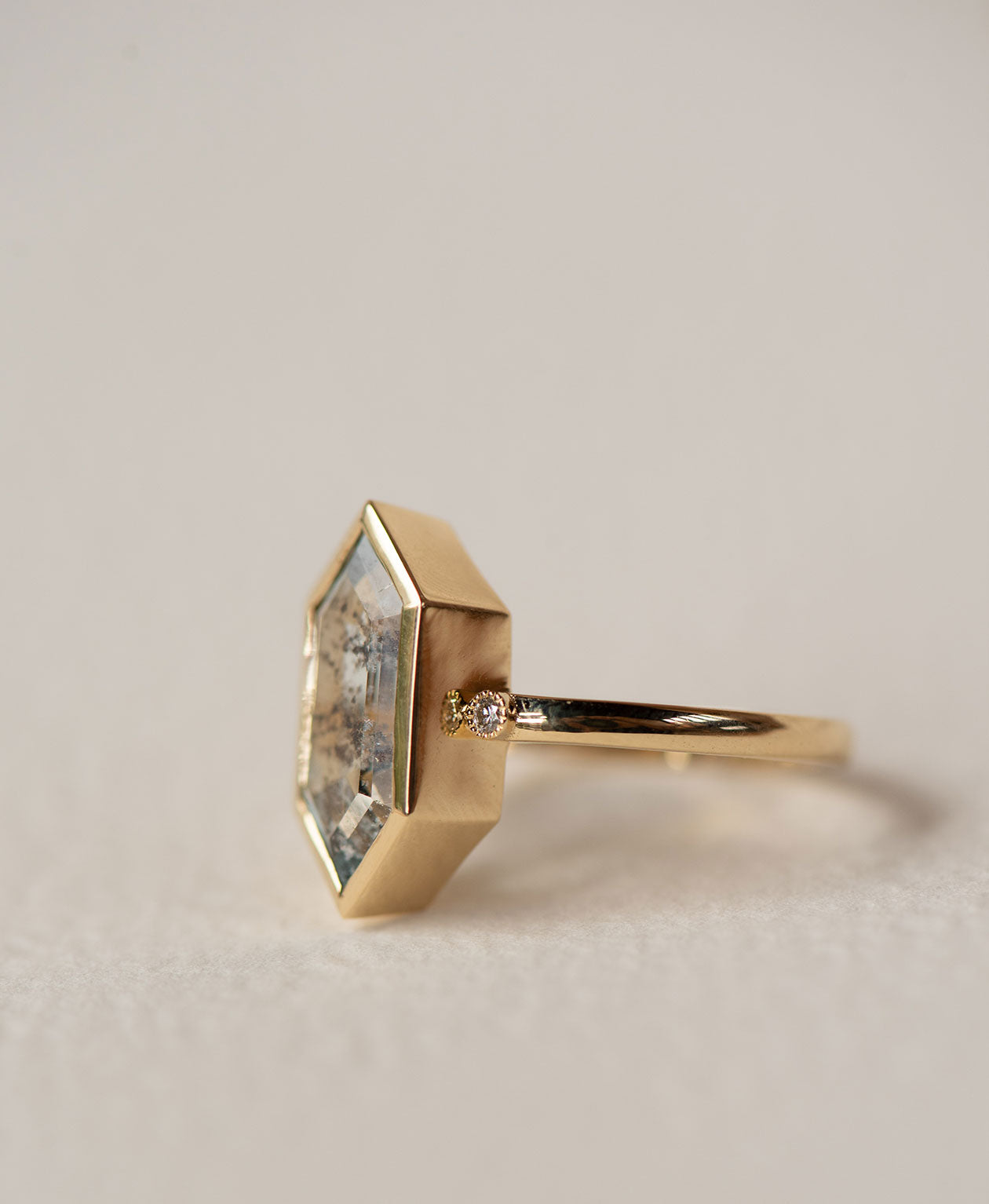 One of a Kind 239 - 18k Yellow Gold, Aquamarine