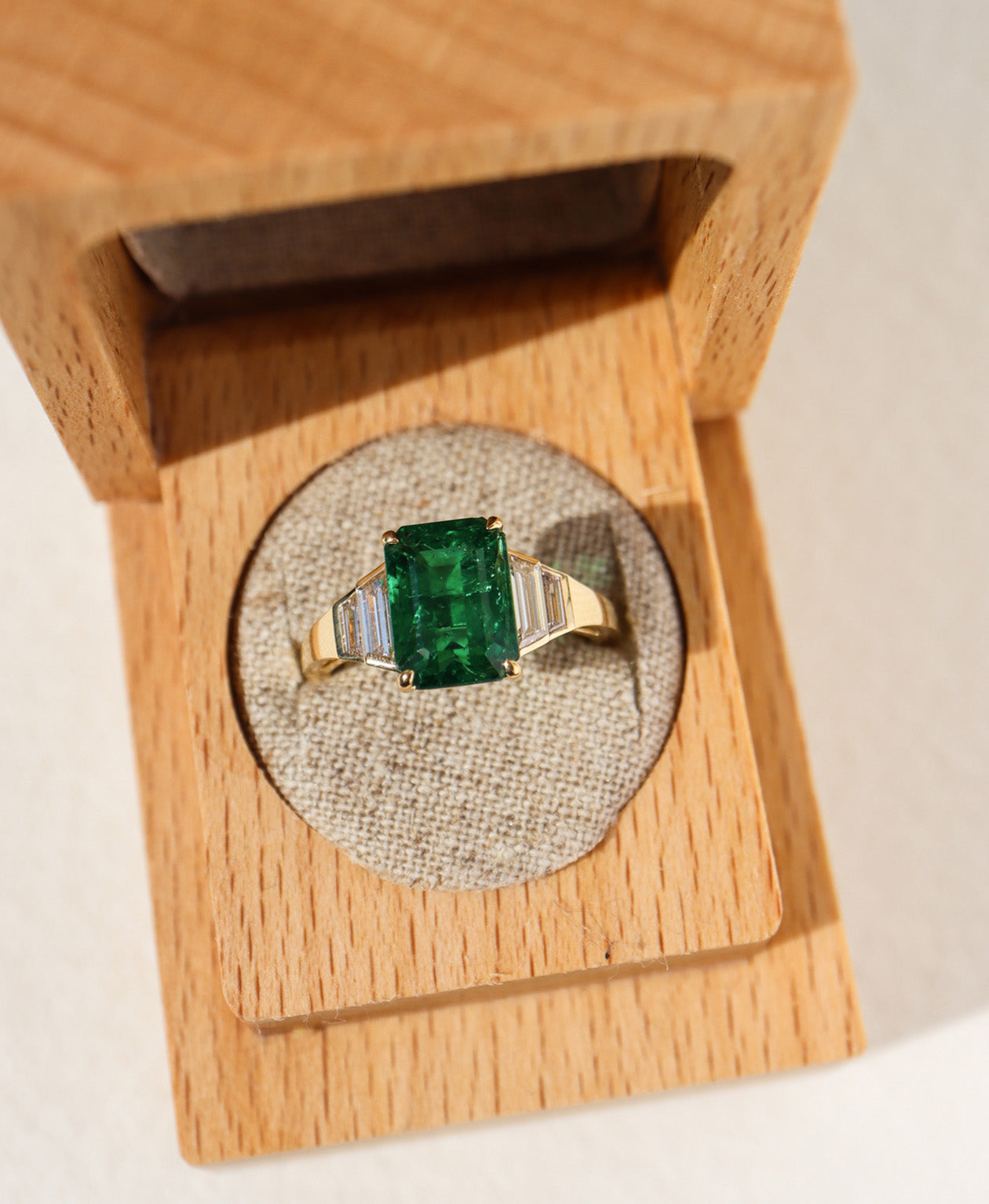 Bespoke 258 - 18k Yellow Gold, Emerald