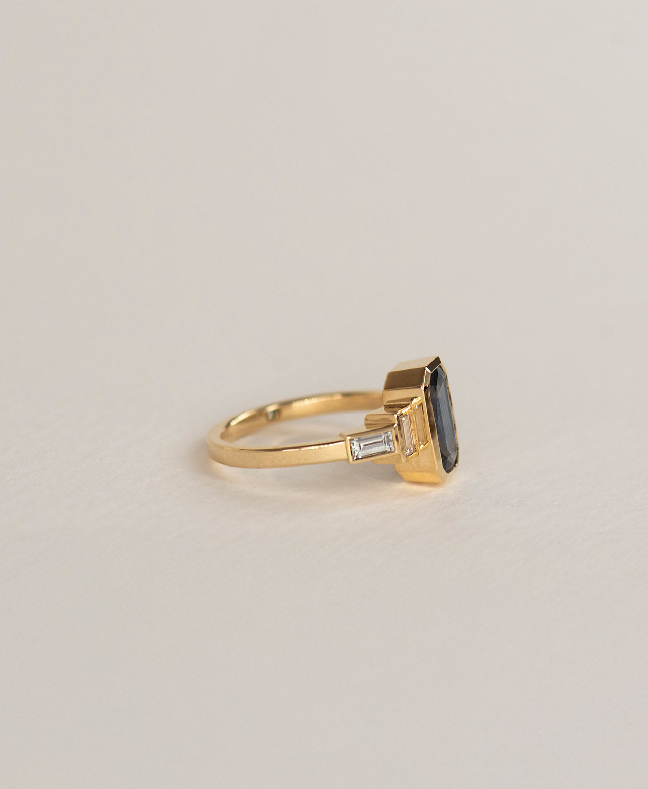 One of a Kind 487 - 18k Yellow Gold, Blue Sapphire