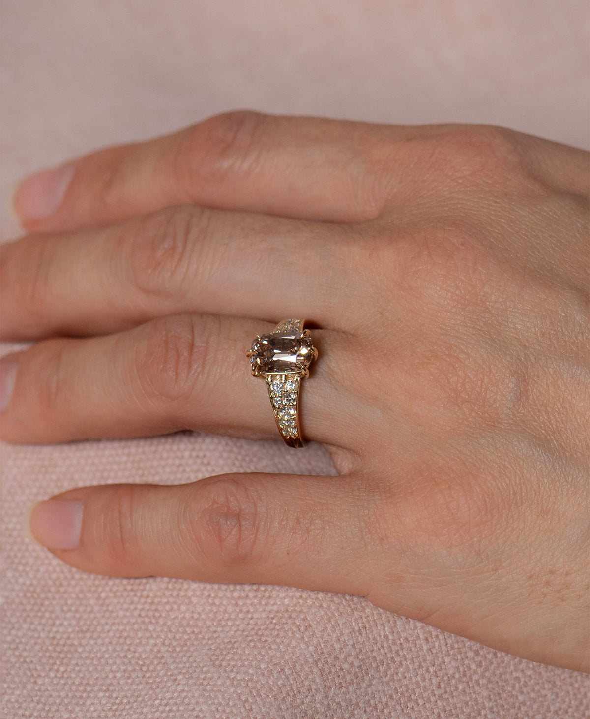 One of a Kind 529 - 18k Yellow Gold, Champagne Diamond