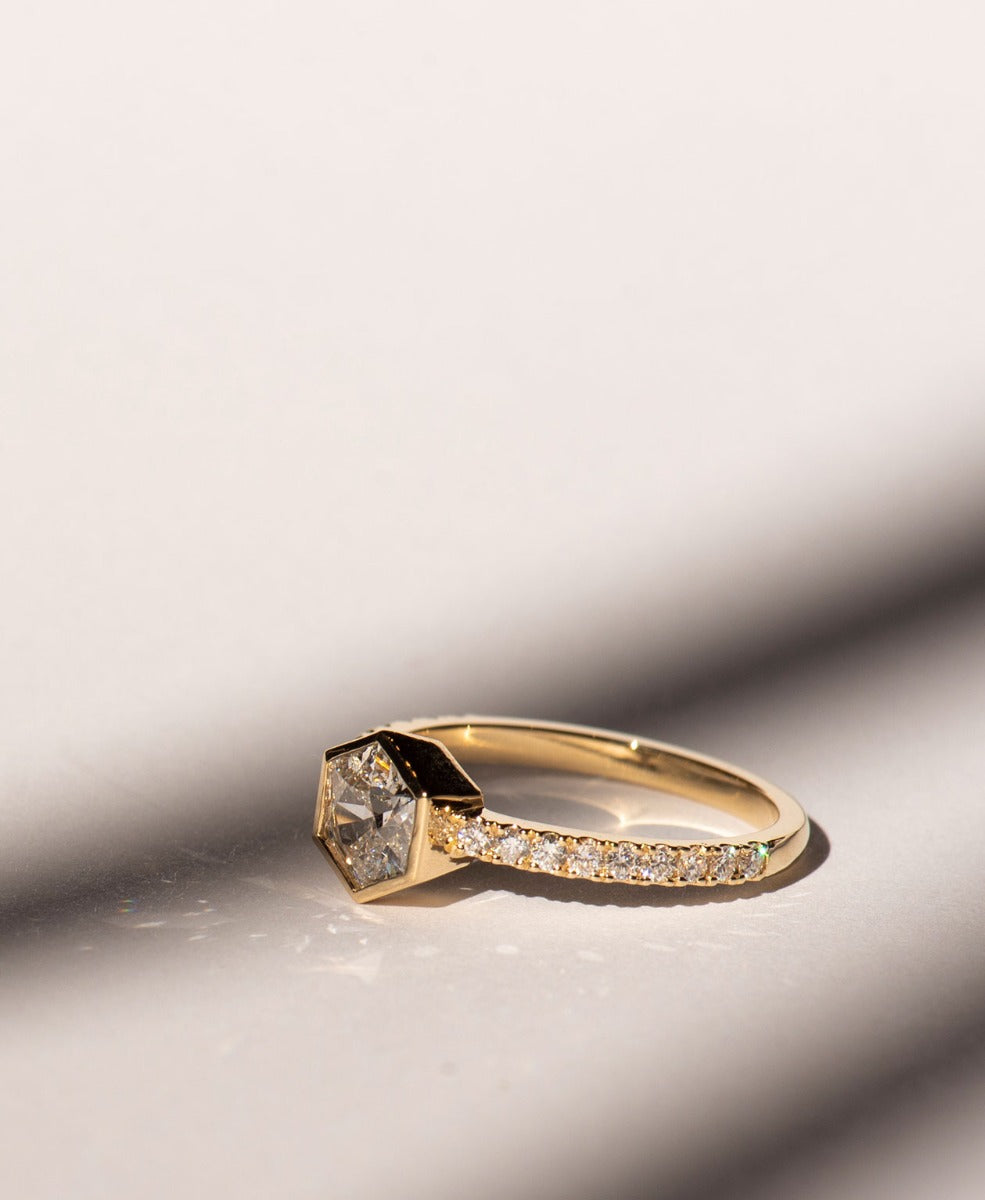 Bespoke 153 - 18k Yellow Gold, Diamond