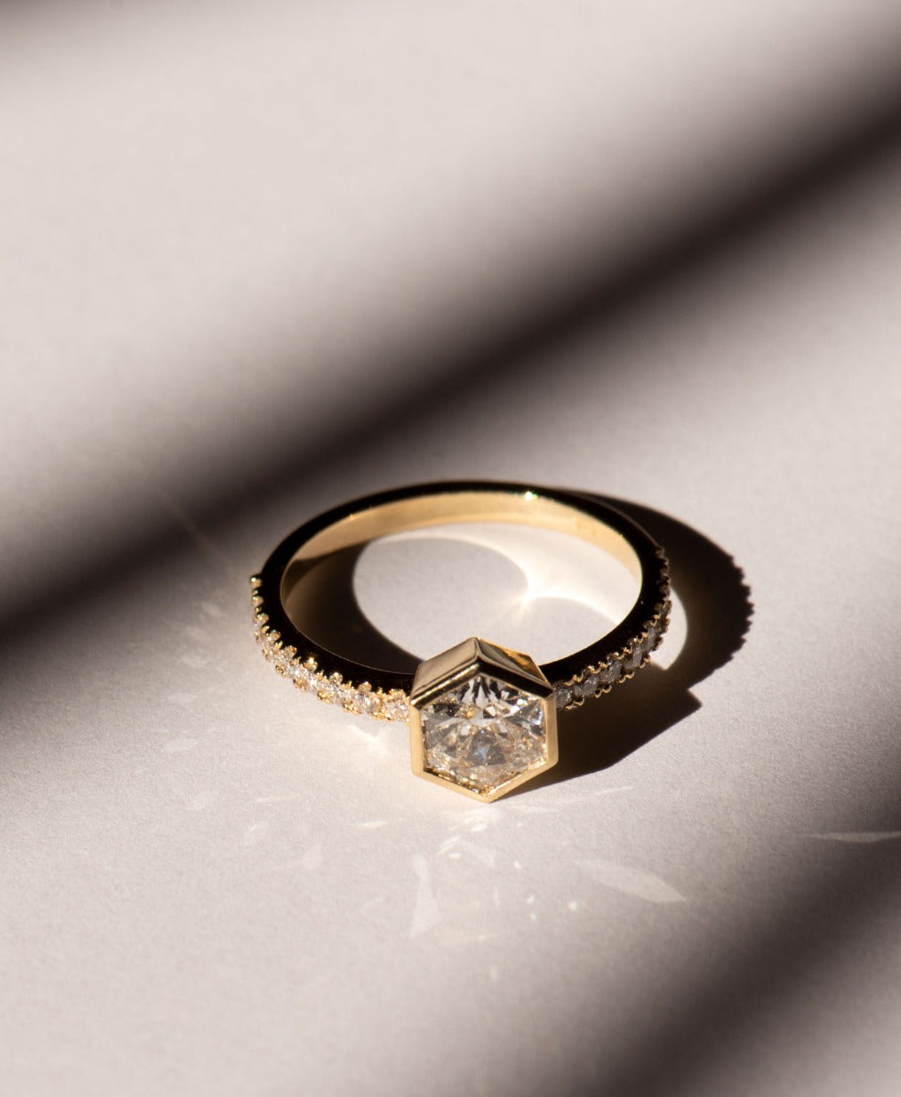 Bespoke 153 - 18k Yellow Gold, Diamond