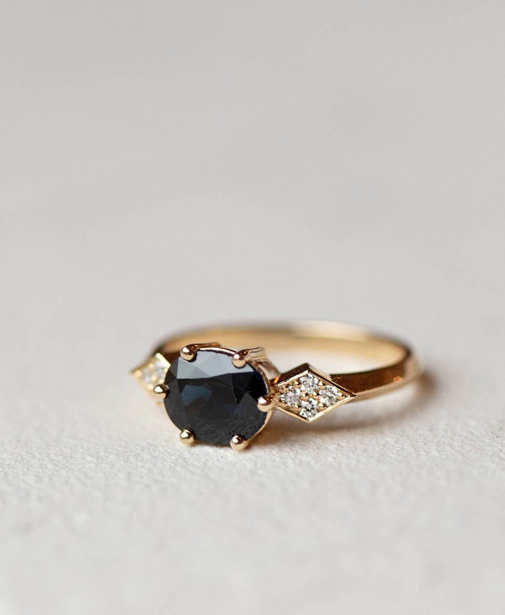 Bespoke 196 - 18k Yellow Gold, Blue Sapphire