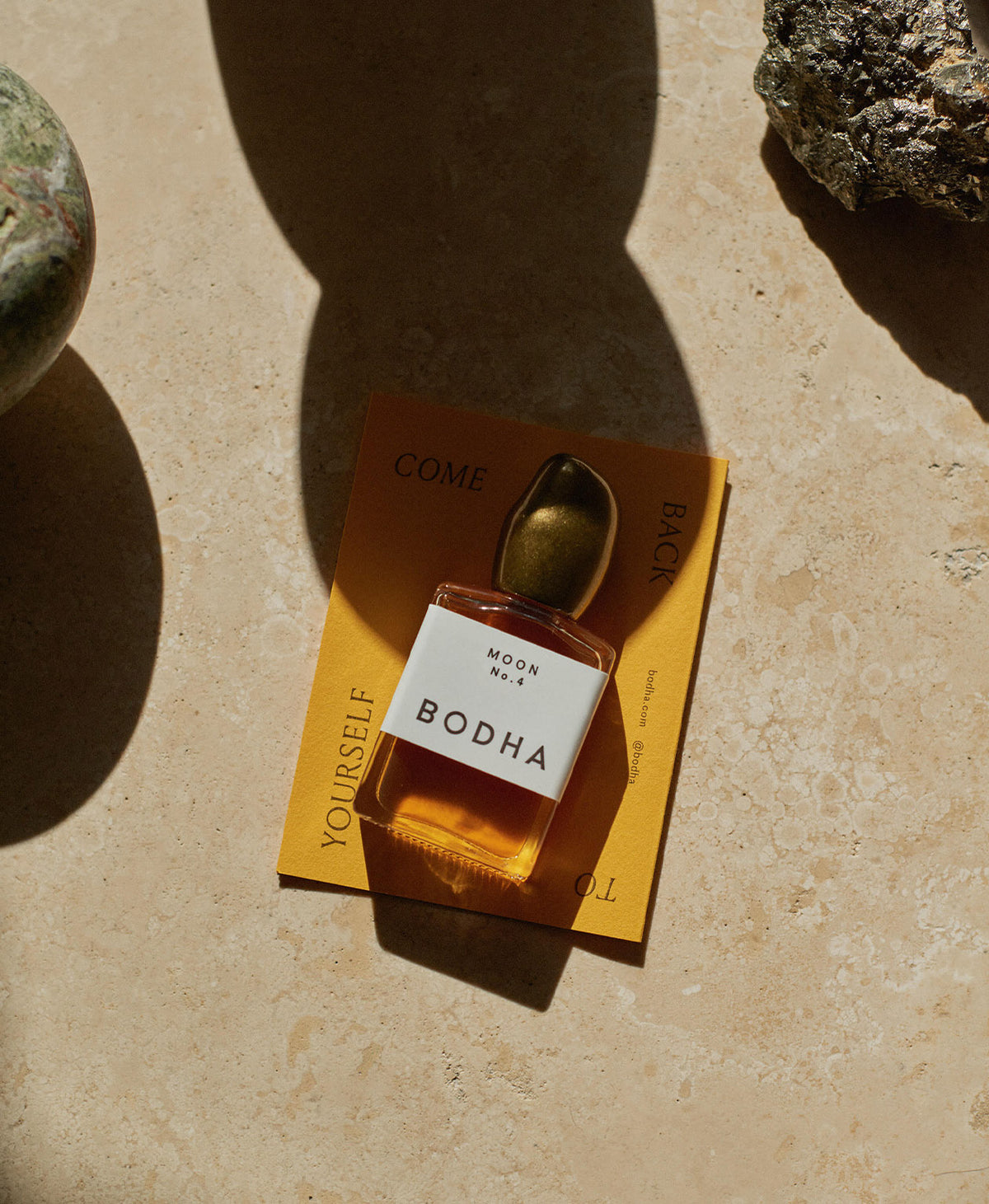 Moon Perfume Oil - Reflective minerals powder & wood, 15ml