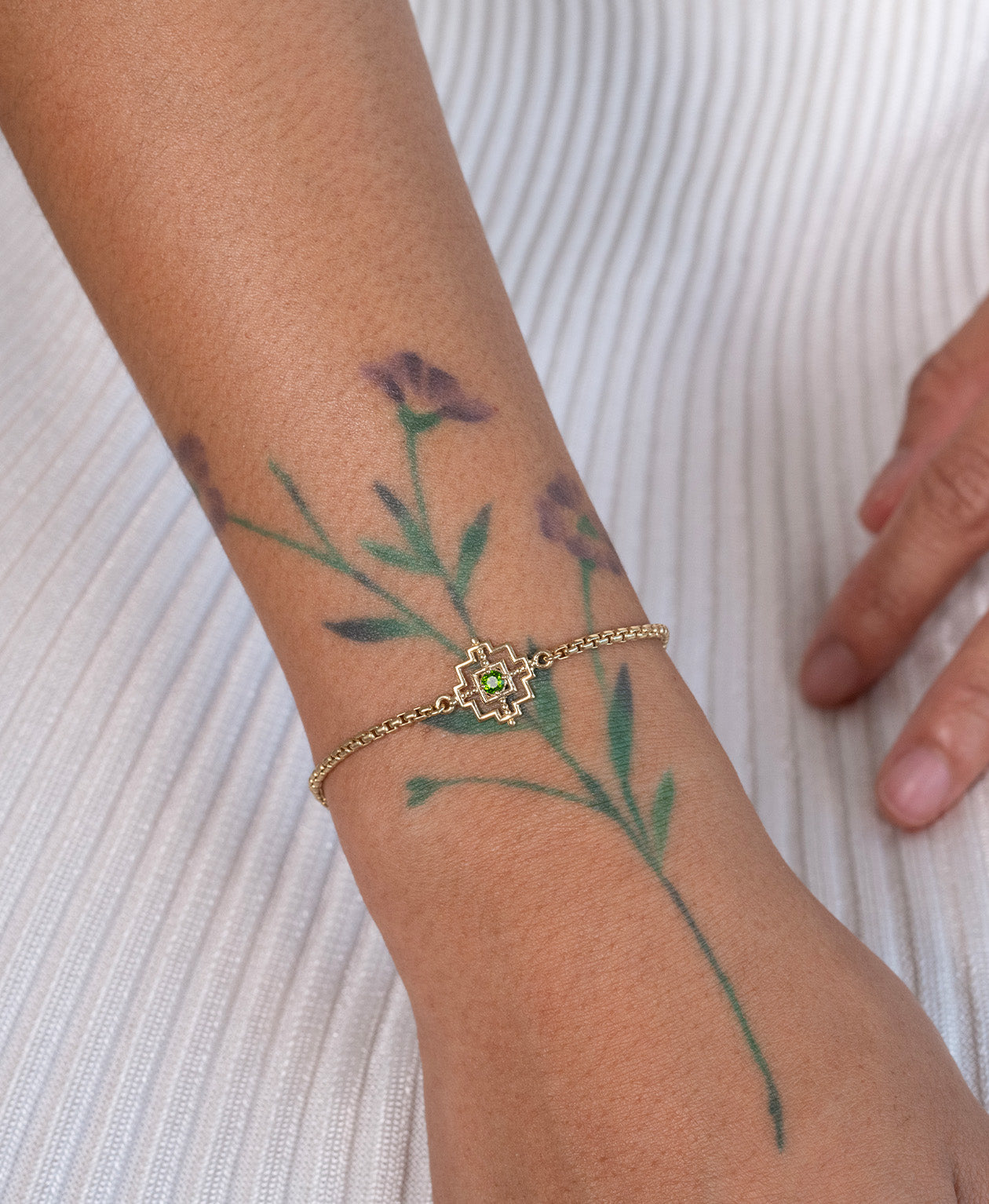 Centred Bracelet - 22k Gold Vermeil, Chrome Diopside
