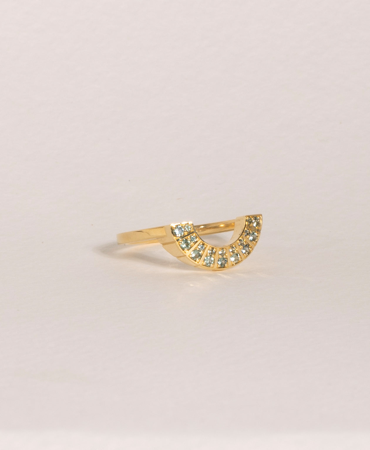 Deco Sun Band - 18k Yellow Gold, Round Mixed Cut Green Sapphire 0.37 carat