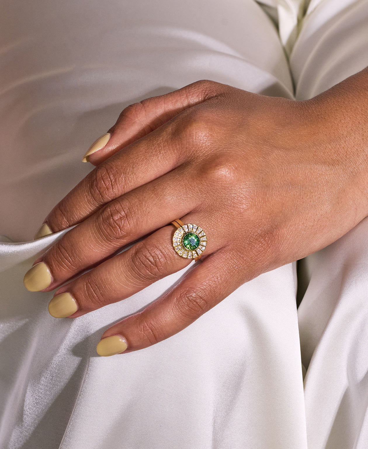 Deco Sun Engagement Ring - 18k Yellow Gold, Round Mixed Cut Green Sapphire 2.23 carat