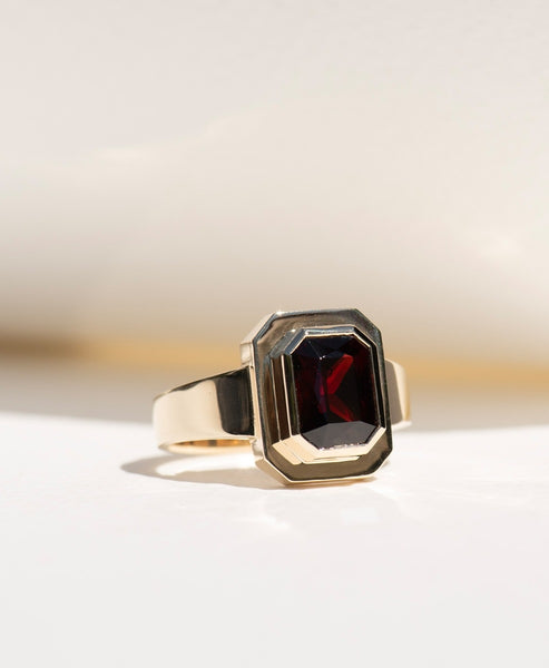 k465-garnet-large-ahava-signet