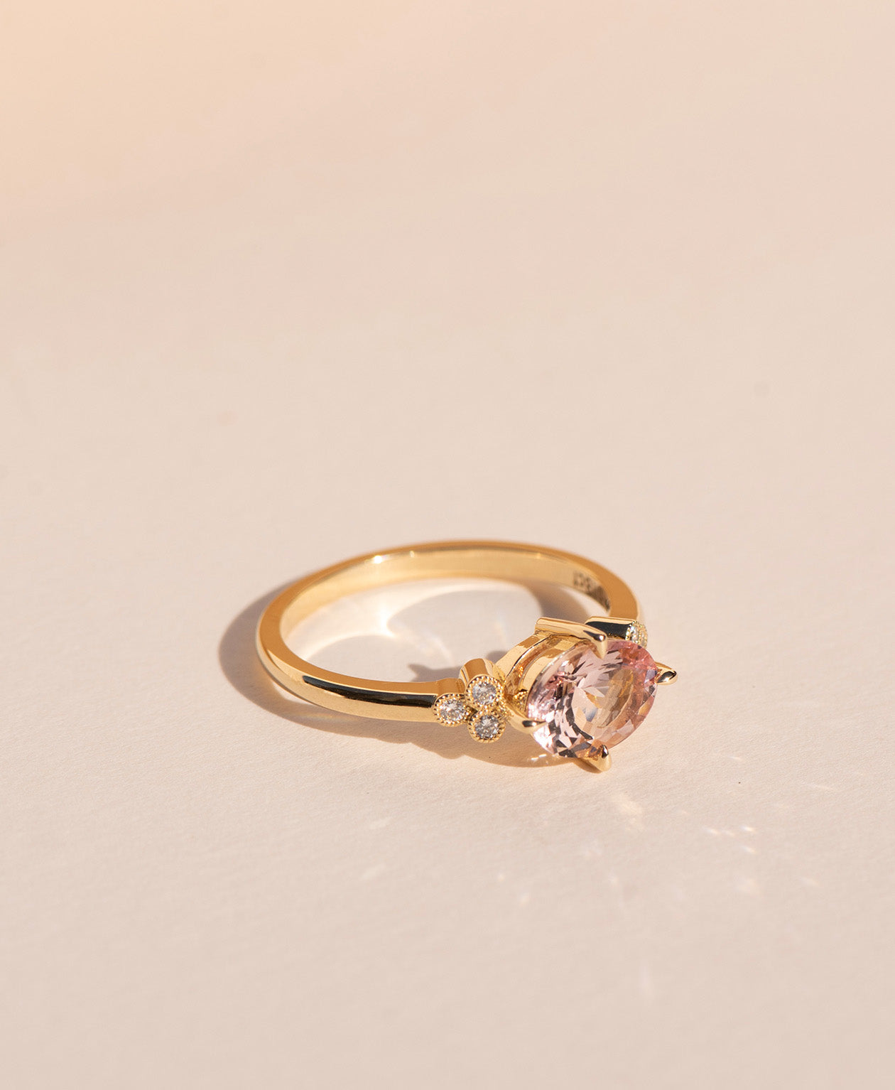 Mon Cheri Engagement Ring - 18k Yellow Gold, Oval Brilliant Cut Morganite 1.10 carat