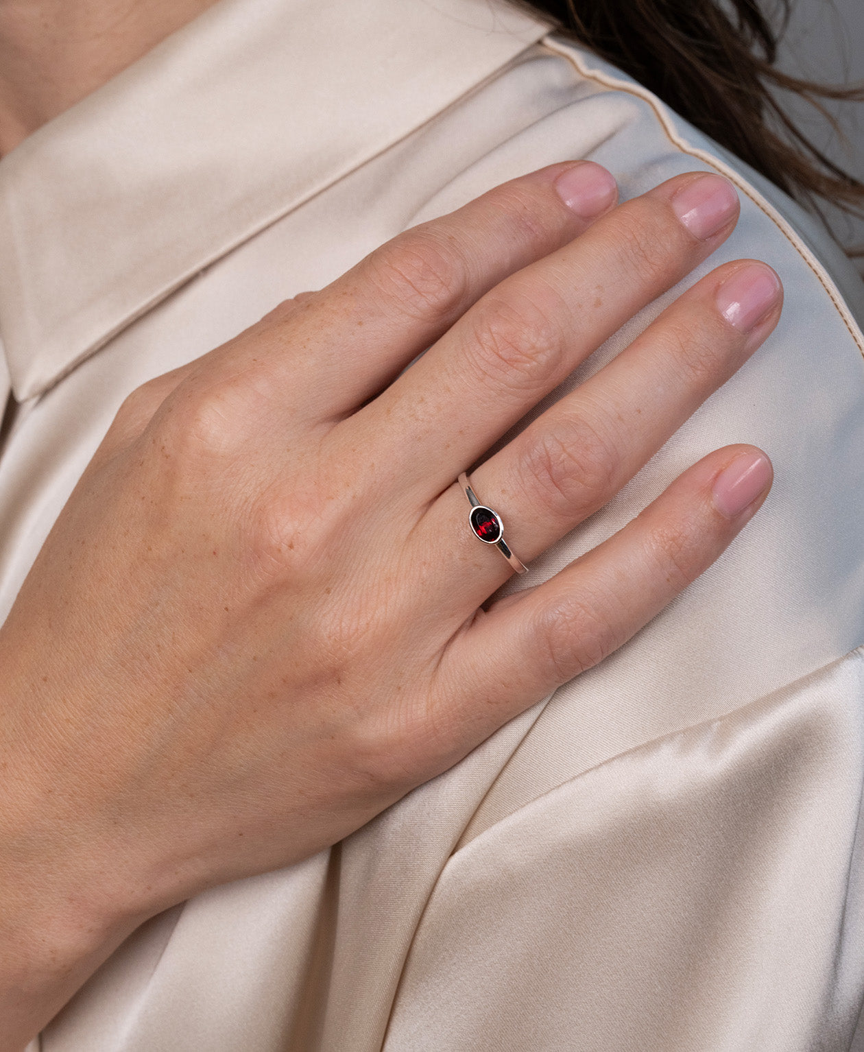 Mon Petit Stacker Ring - 925 Sterling Silver, Oval Garnet