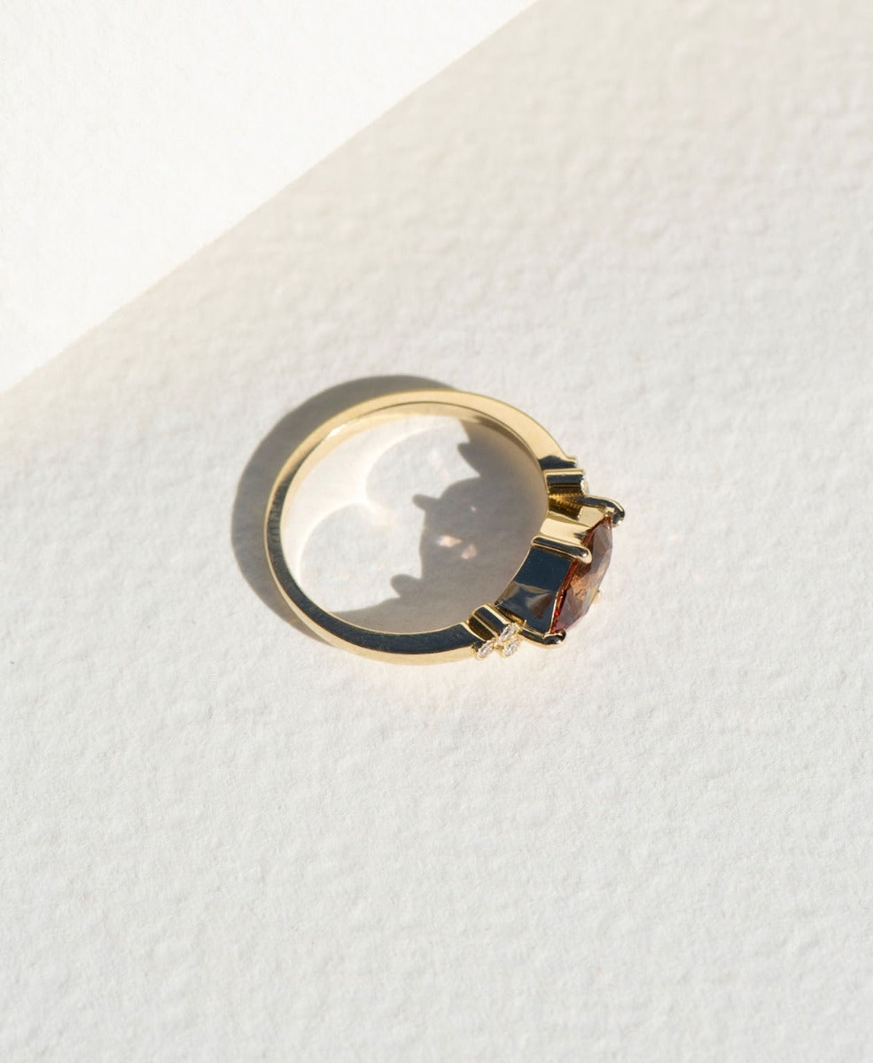 Mon Cheri Engagement Ring - 18k Yellow Gold, Garnet 1.05 carat