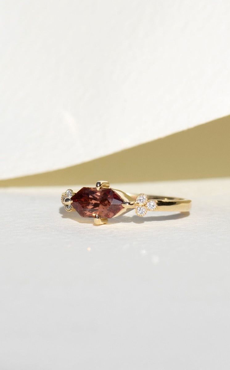 Mon Cheri Engagement Ring - 18k Yellow Gold, Garnet 1.05 carat