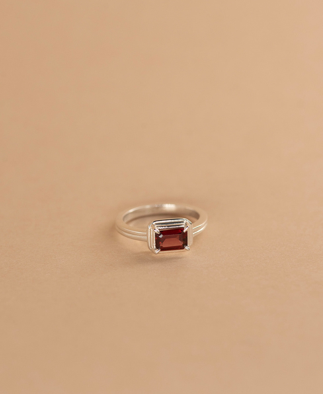 Naia Ring - 925 Sterling Silver, Rhodolite Garnet