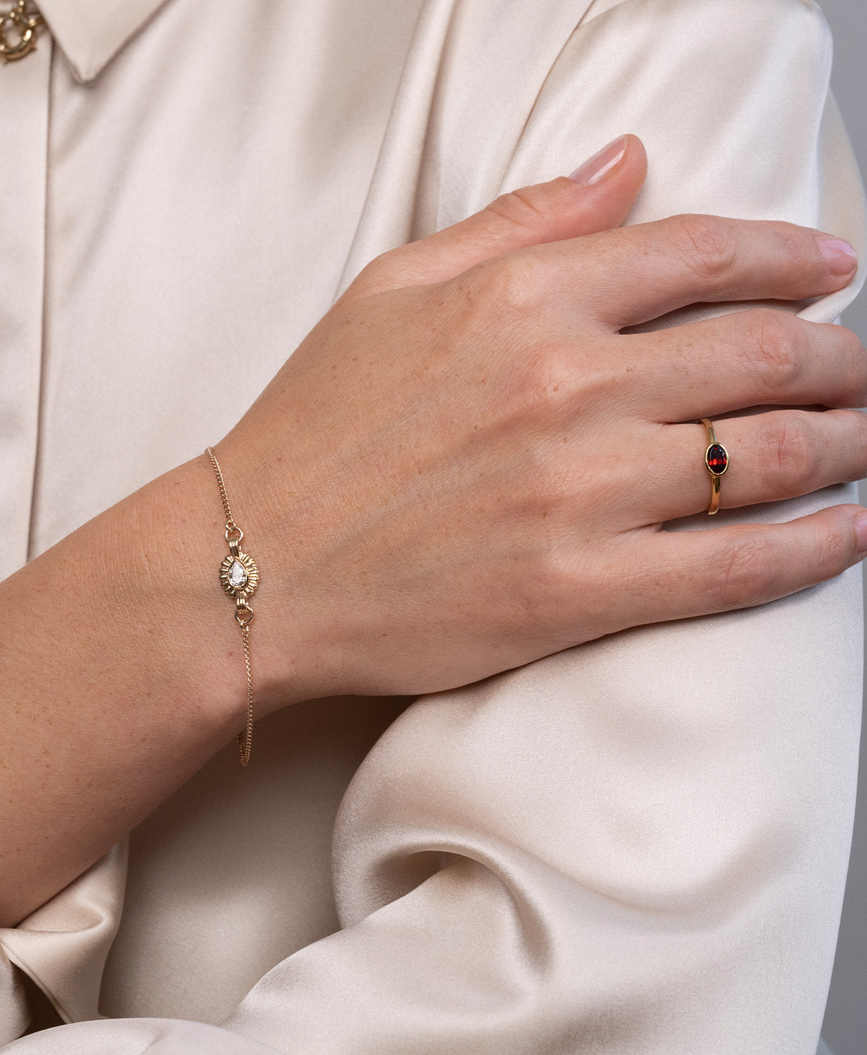Odette Bracelet - 9k Yellow Gold, Pear Lab Grown Diamond
