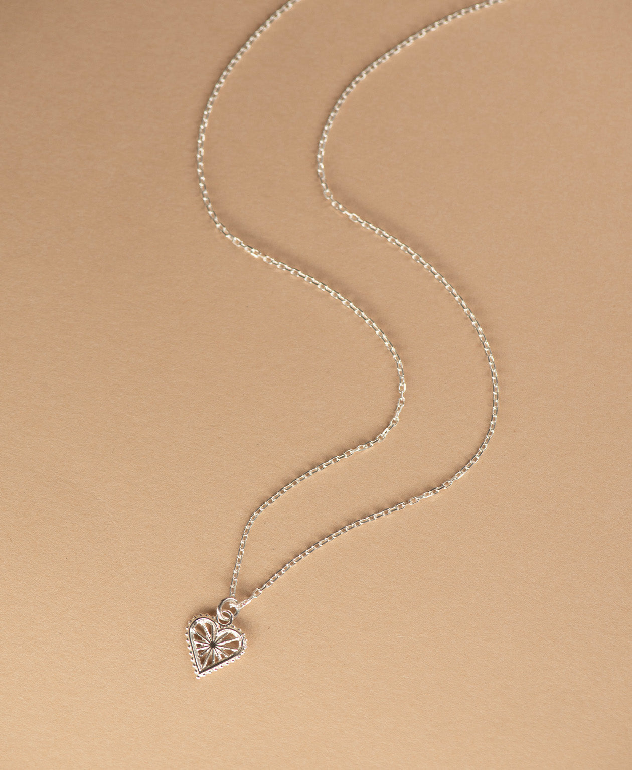 ヴィンテージ スウィートハート　蝶　シルバー 925 necklace Sweet Heart Necklace - 925 Sterling Silver | Zoë & Morgan NZ